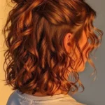 Collection of 17 curly hairstyles for short hair showcasing various flattering styles.