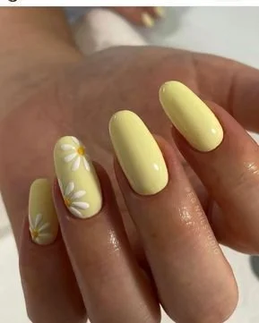 Beautiful yellow nail designs for a trendy summer look