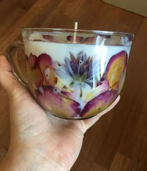 Homemade DIY candles as thoughtful gifts for busy moms