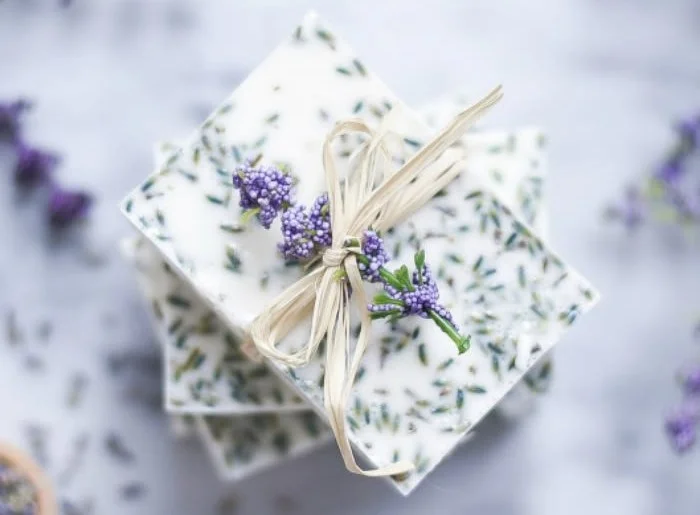 DIY lavender soap craft for busy moms - 5 simple steps to relaxation.