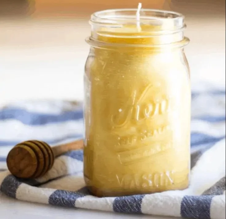 Easy honey vanilla candle made from beeswax for beginners
