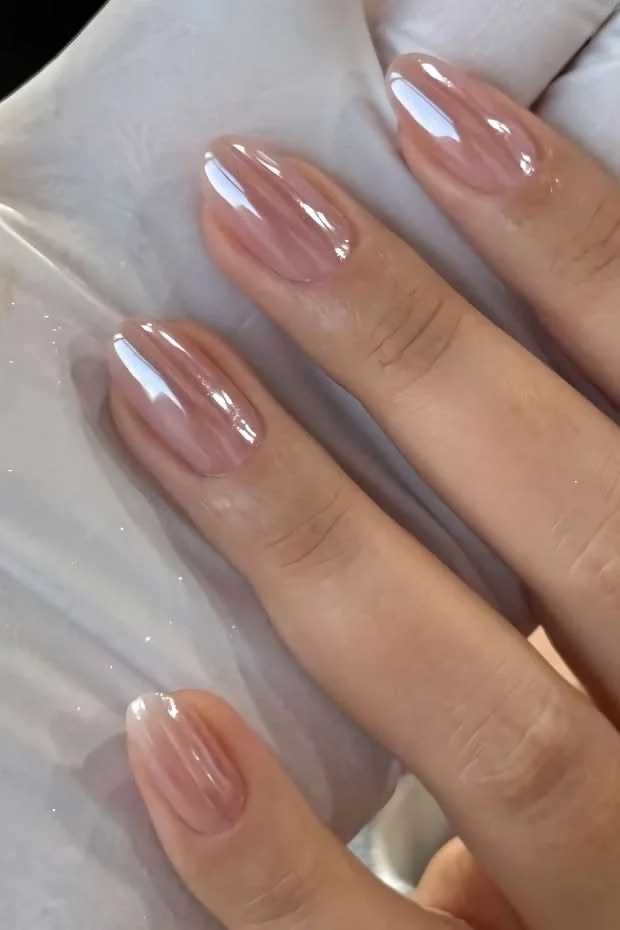 Classy nail designs for moms that are stylish and easy to maintain.