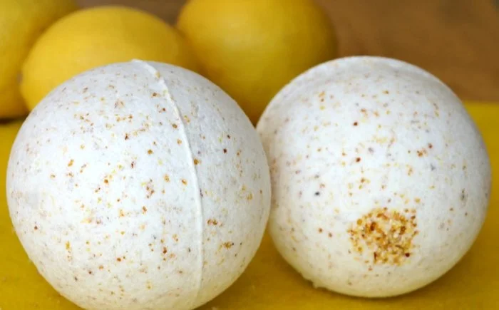 Lemon Vanilla bath bomb fizzy recipe for beginners with ingredients and instructions.