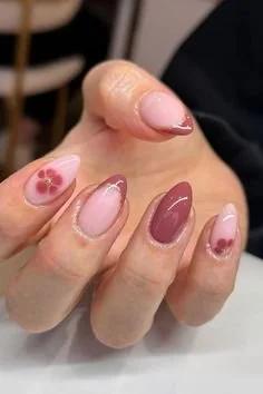 Mauve nails design ideas for busy moms that combine elegance and simplicity.