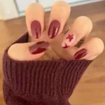 Elegant short chic nails design for a stylish DIY manicure at home.