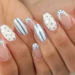 Chic summer nails in neutral shades for a stylish look