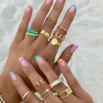 Trendy short nails for summer 2023 showcasing stylish uñas cortas.