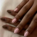 Elegant nail design by Confiança na Certa showcasing creativity and trust.