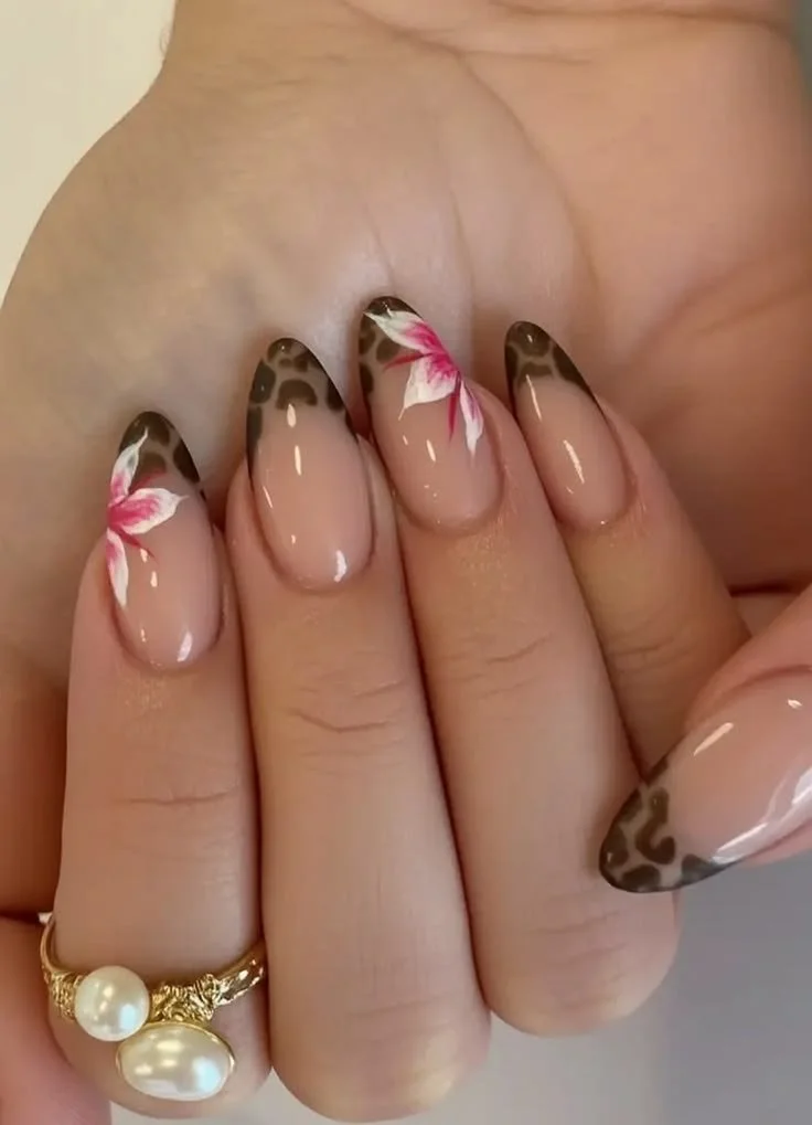 Stylish short almond nails designs for DIY beginners