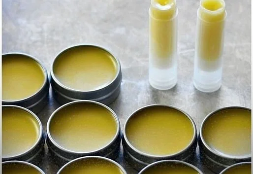 Homemade lip balm ingredients and preparation process